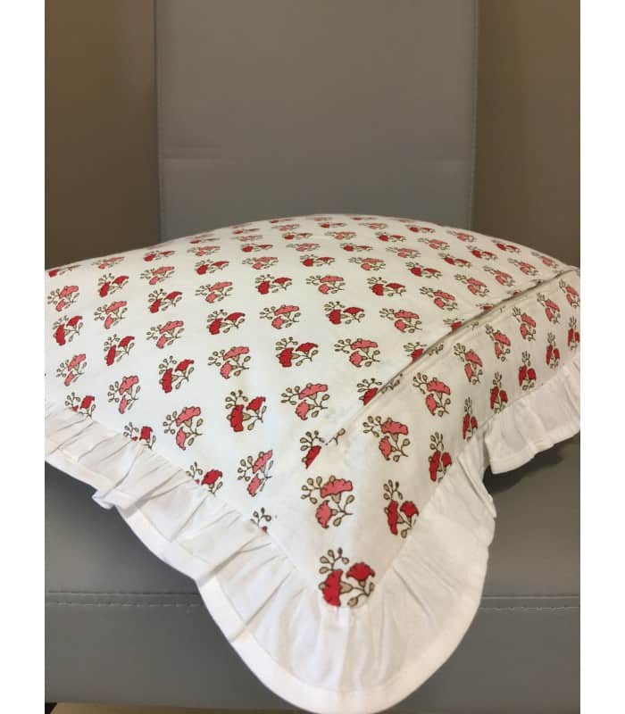 Housse de coussin carrée brodée à volant